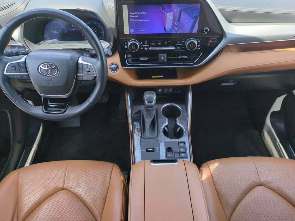 Thumbnail: 2023 Toyota Highlander - 9