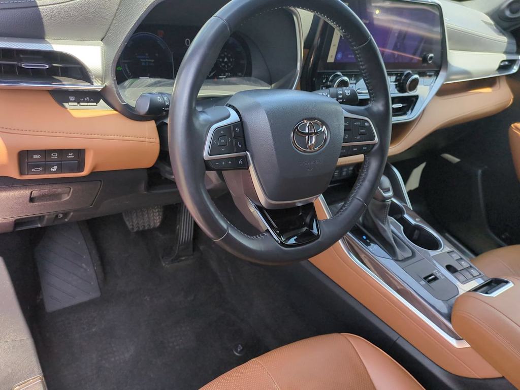 Thumbnail: 2023 Toyota Highlander - 2