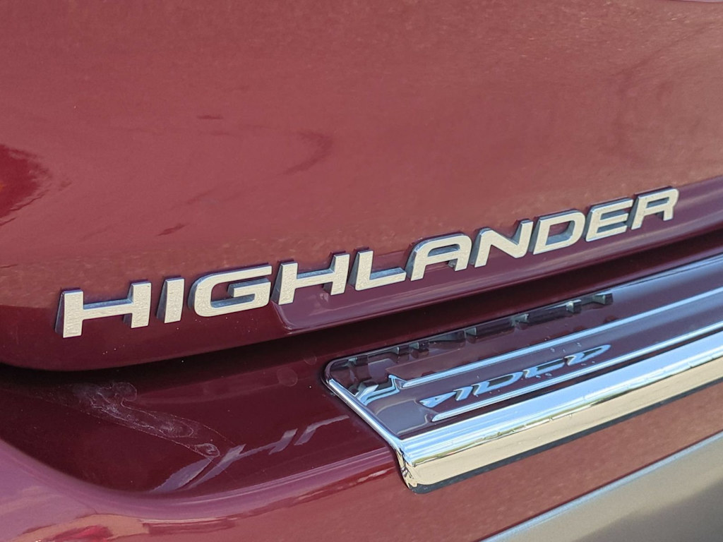 Thumbnail: 2023 Toyota Highlander - 24