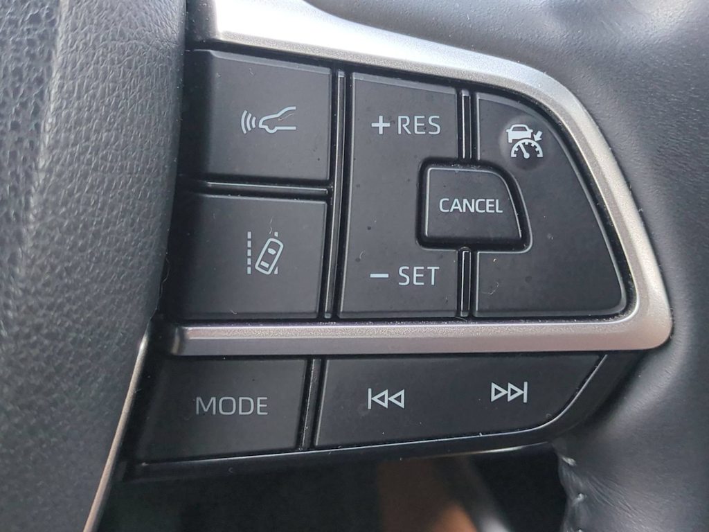 Thumbnail: 2023 Toyota Highlander - 31