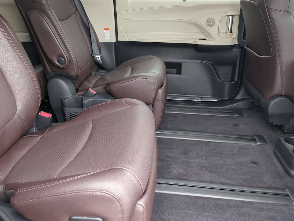 Thumbnail: 2024 Toyota Sienna - 28