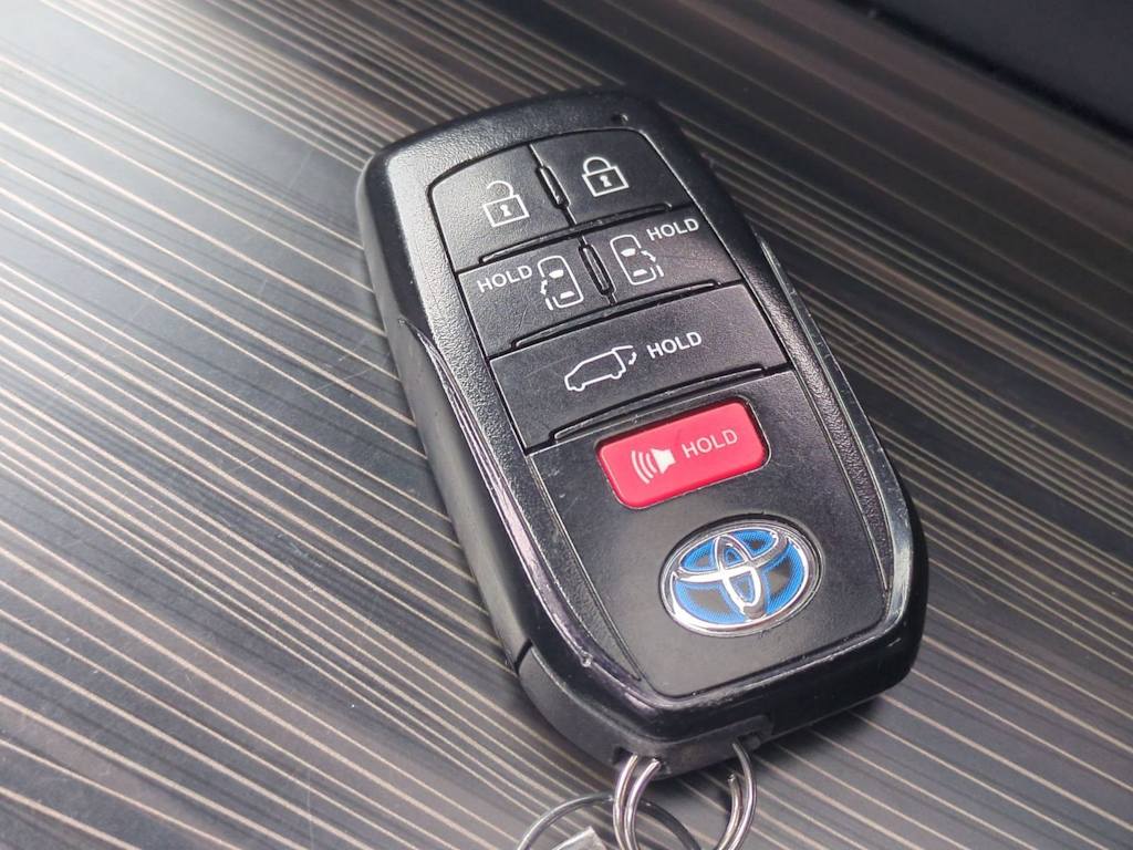 Thumbnail: 2024 Toyota Sienna - 17