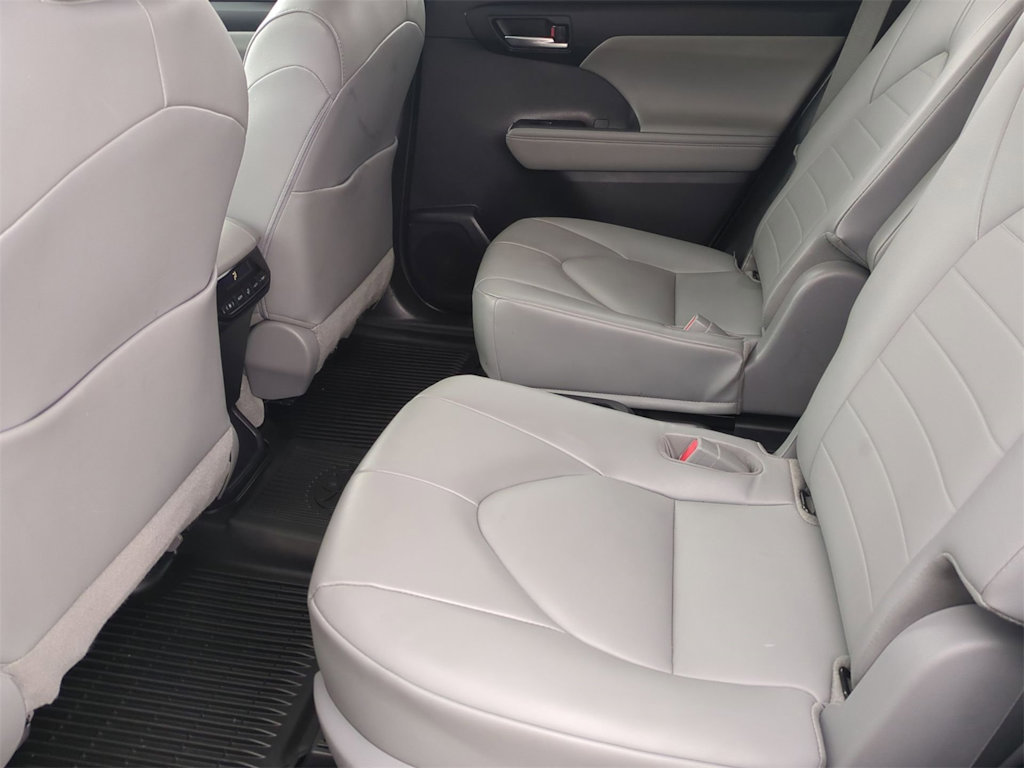 Thumbnail: 2022 Toyota Highlander - 12