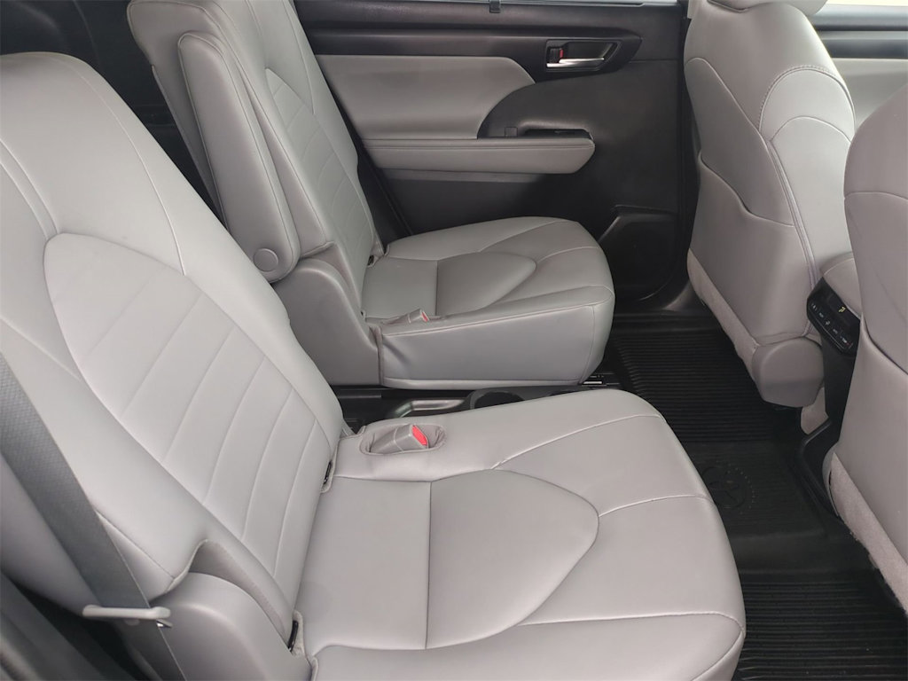 Thumbnail: 2022 Toyota Highlander - 29