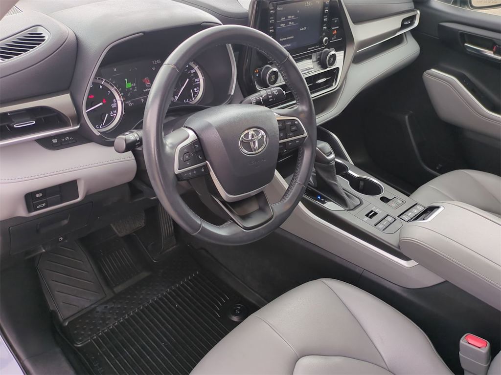 Thumbnail: 2022 Toyota Highlander - 2