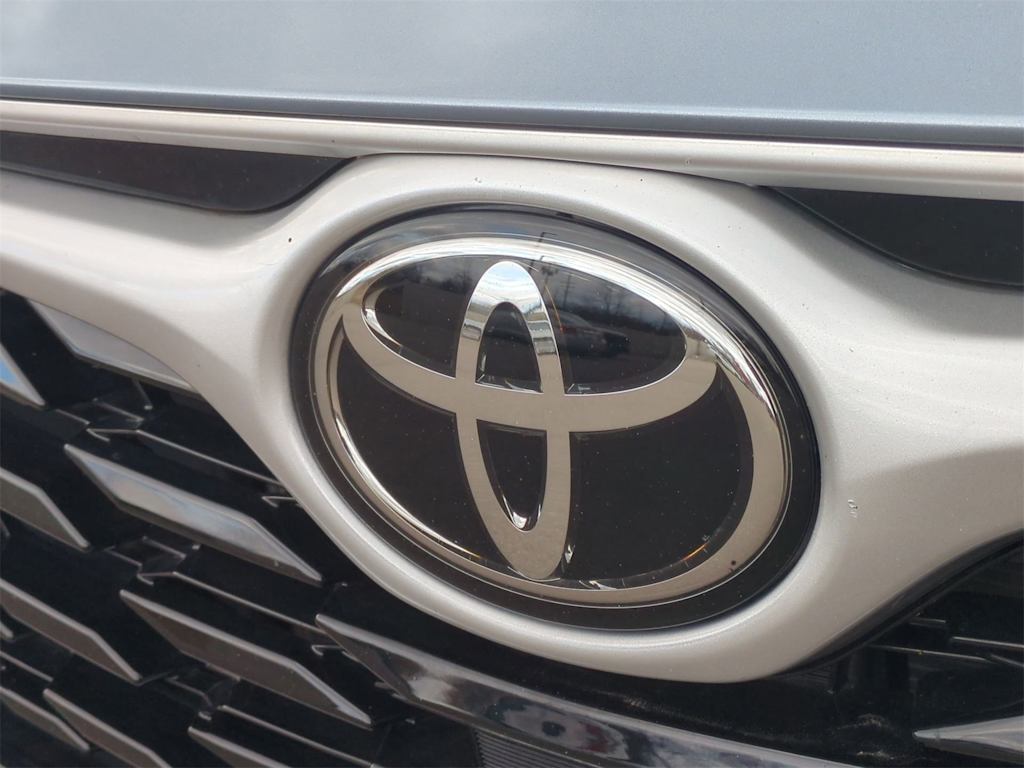 Thumbnail: 2022 Toyota Highlander - 7