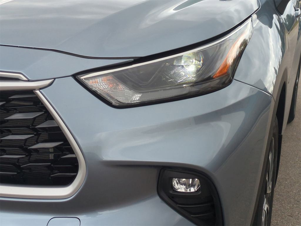 Thumbnail: 2022 Toyota Highlander - 24