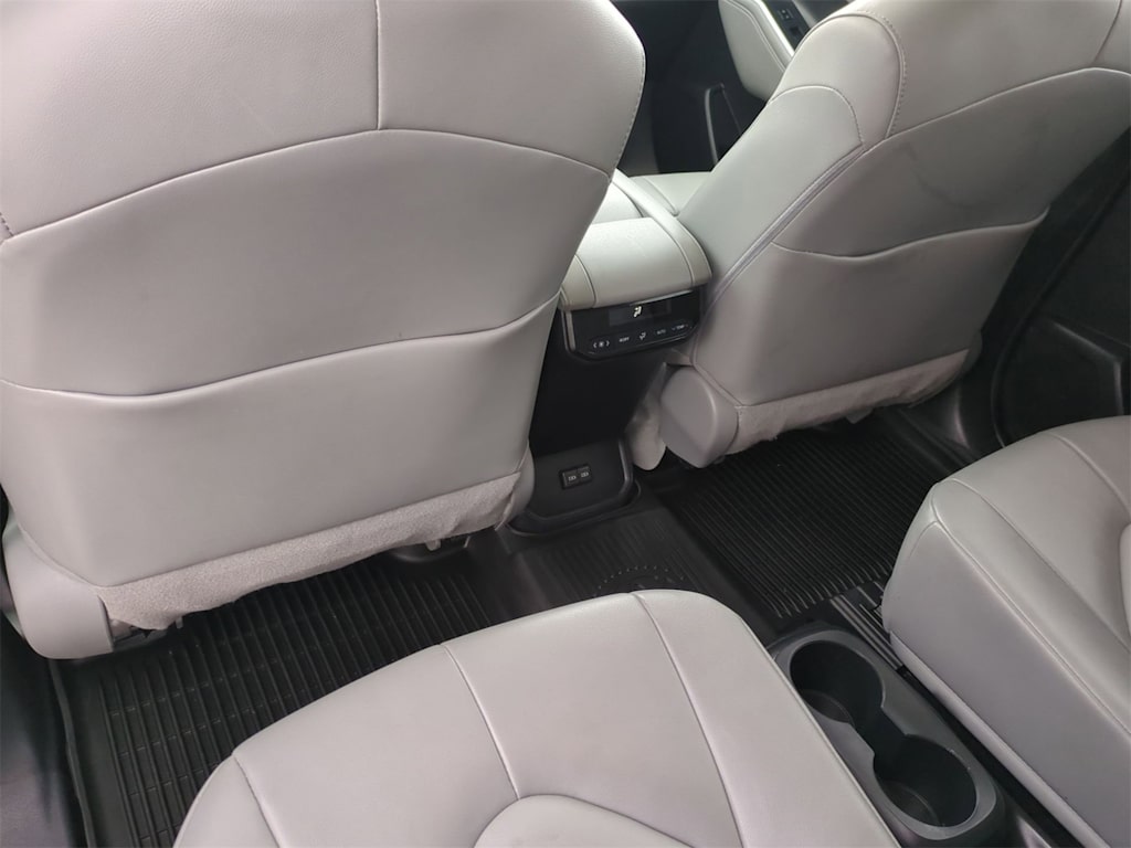 Thumbnail: 2022 Toyota Highlander - 27