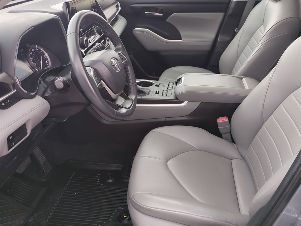 Thumbnail: 2022 Toyota Highlander - 10