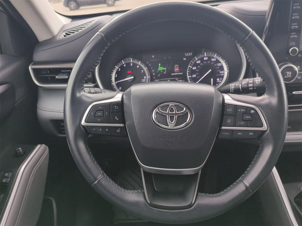 Thumbnail: 2022 Toyota Highlander - 13