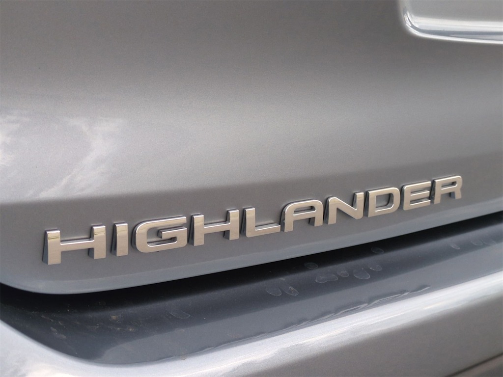 Thumbnail: 2022 Toyota Highlander - 25