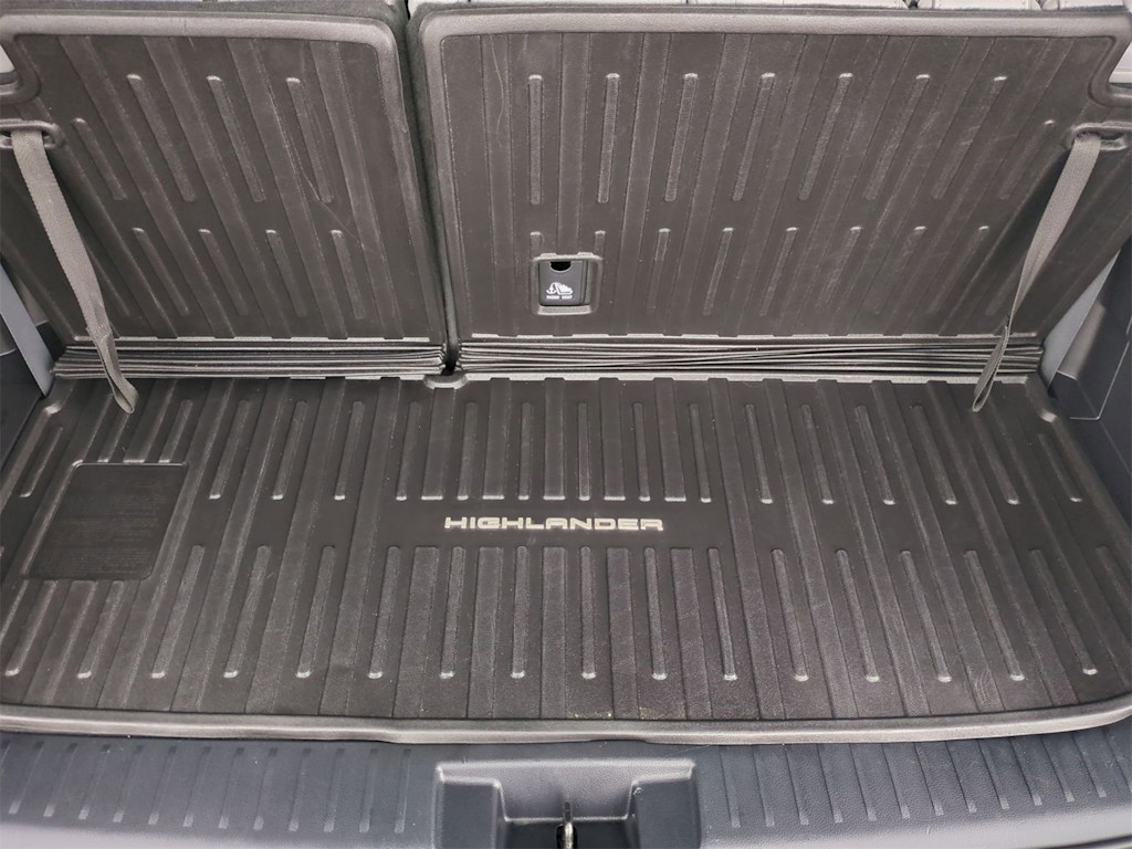 Thumbnail: 2022 Toyota Highlander - 17