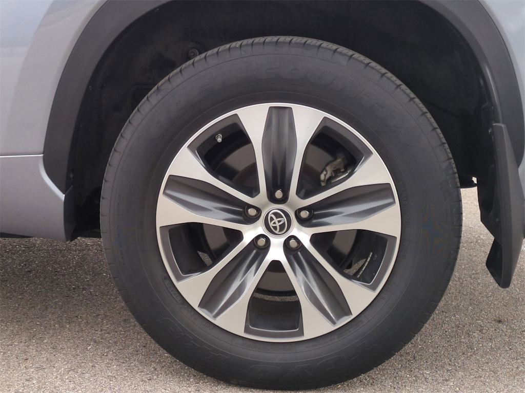 Thumbnail: 2022 Toyota Highlander - 8