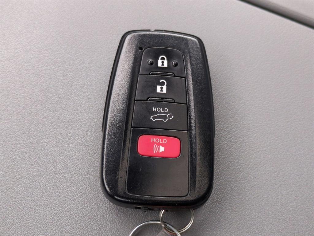 Thumbnail: 2022 Toyota Highlander - 36