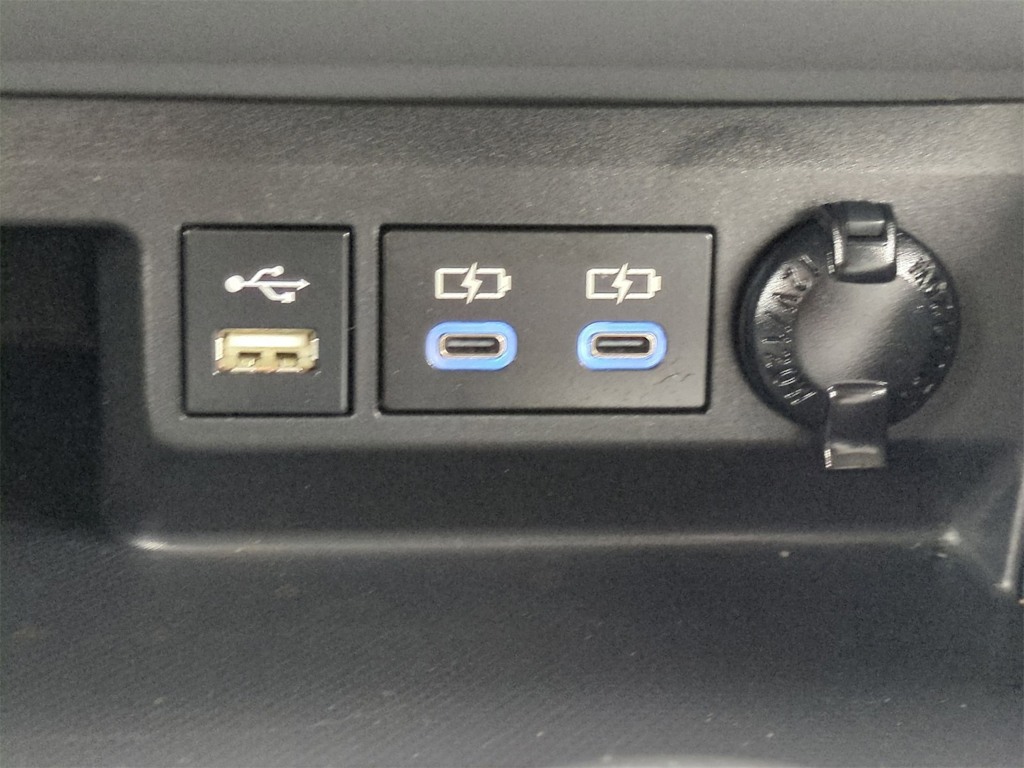 Thumbnail: 2022 Toyota Highlander - 35