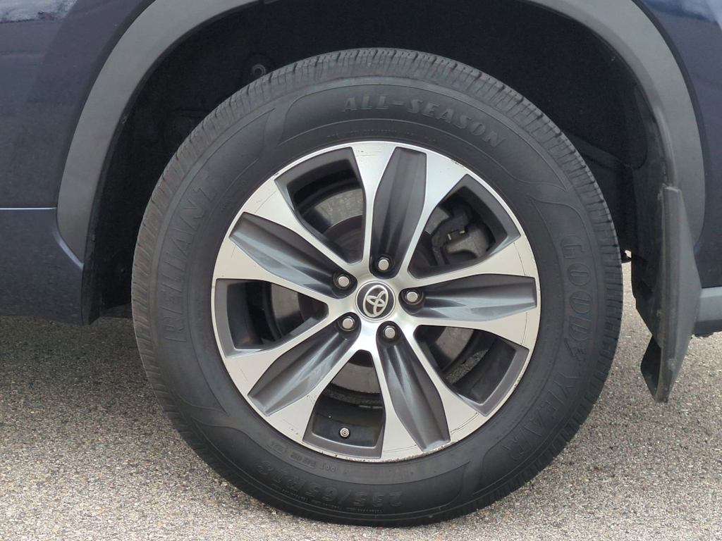 Thumbnail: 2020 Toyota Highlander - 8