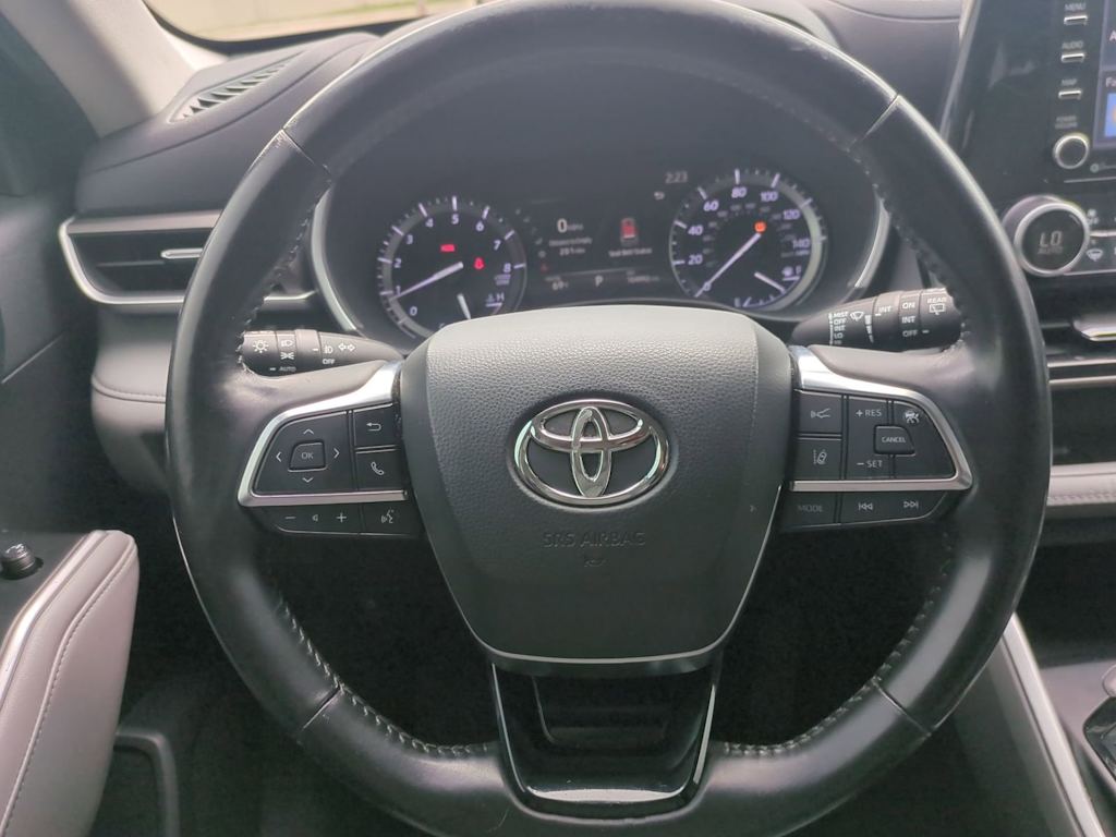 Thumbnail: 2020 Toyota Highlander - 13