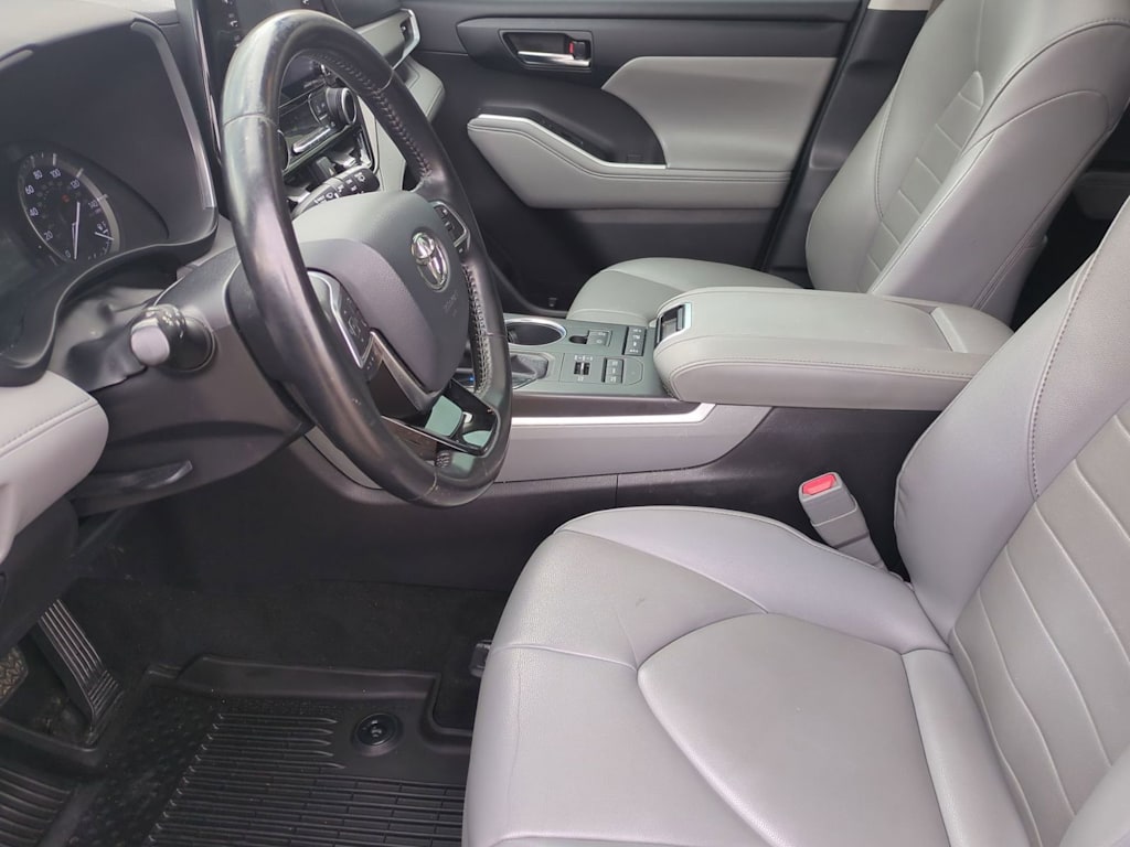 Thumbnail: 2020 Toyota Highlander - 10