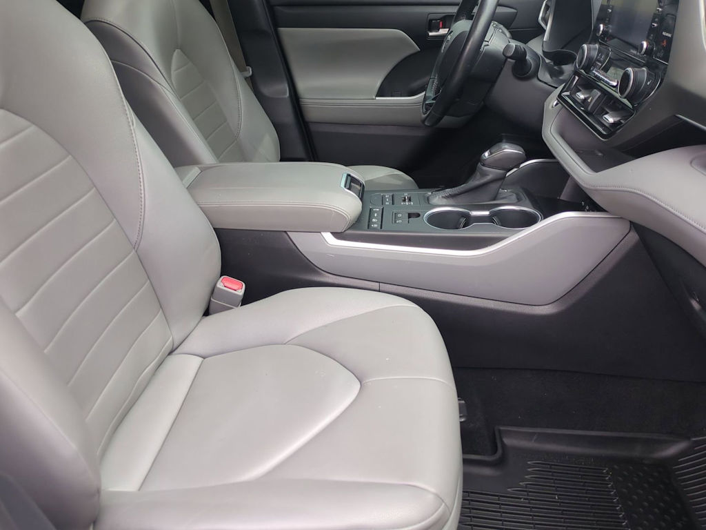 Thumbnail: 2020 Toyota Highlander - 11