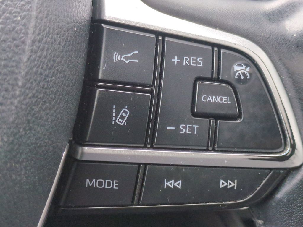 Thumbnail: 2022 Toyota Highlander - 30