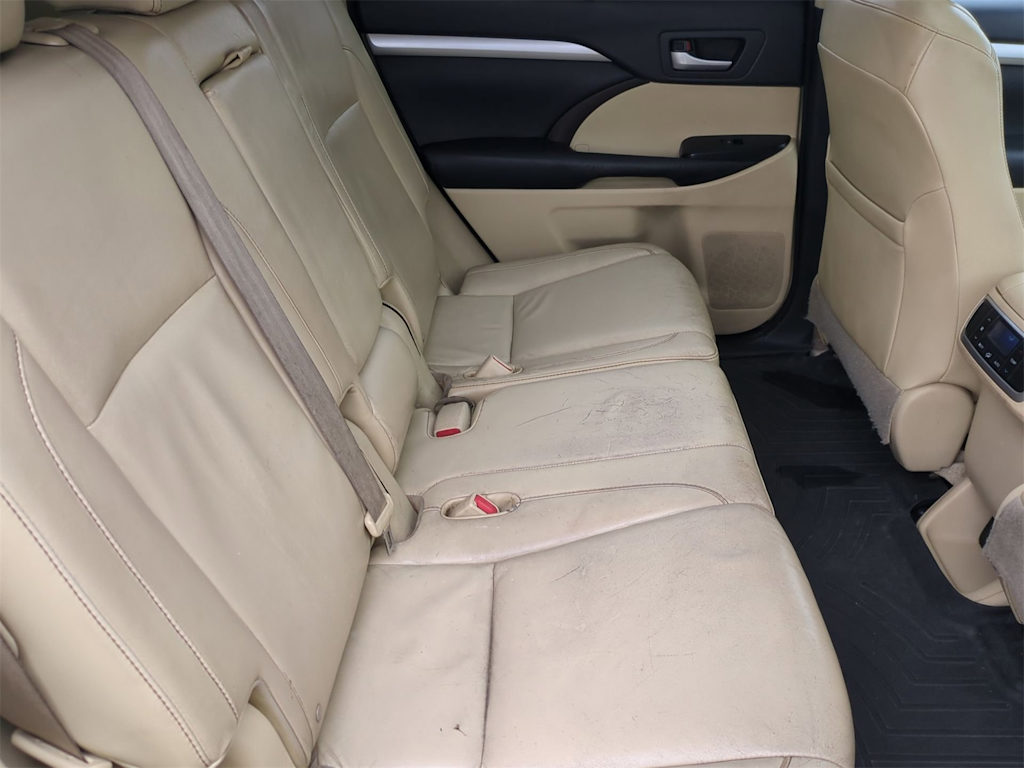 Thumbnail: 2015 Toyota Highlander - 29