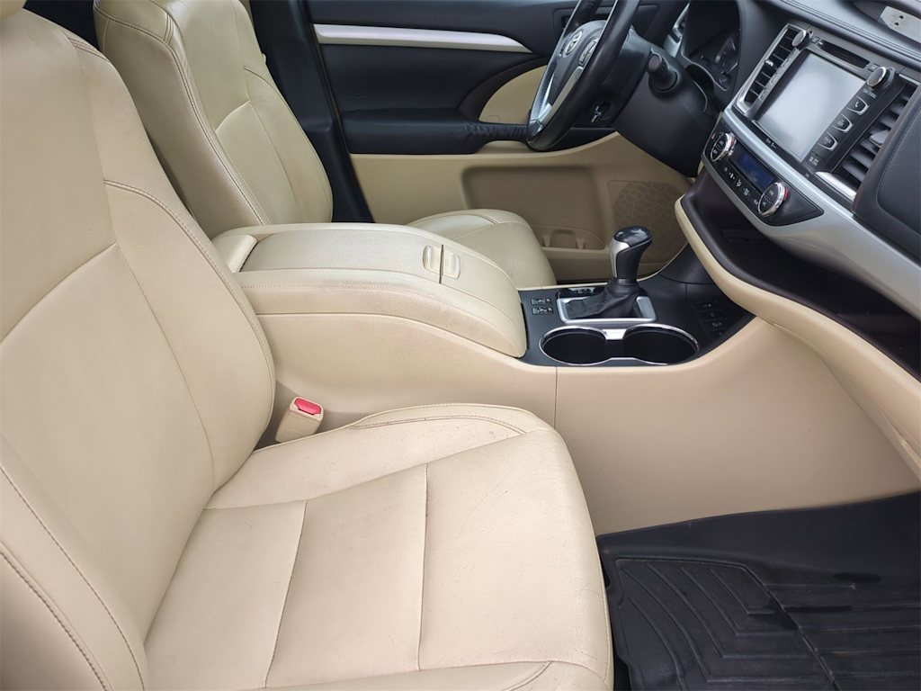 Thumbnail: 2015 Toyota Highlander - 11