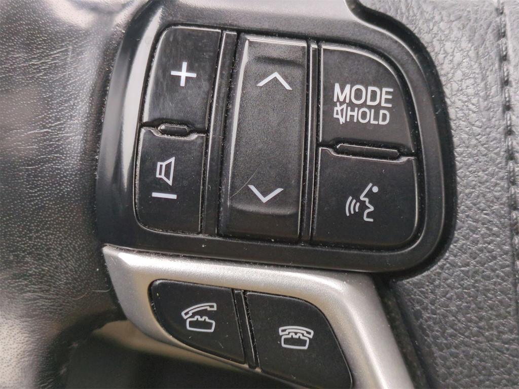 Thumbnail: 2015 Toyota Highlander - 32