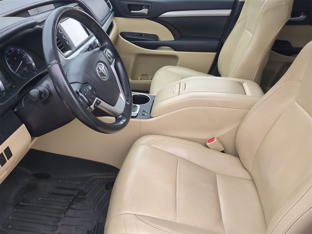 Thumbnail: 2015 Toyota Highlander - 10