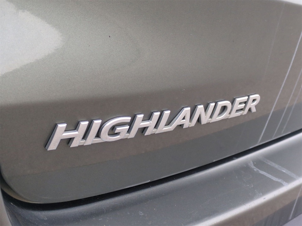Thumbnail: 2015 Toyota Highlander - 25