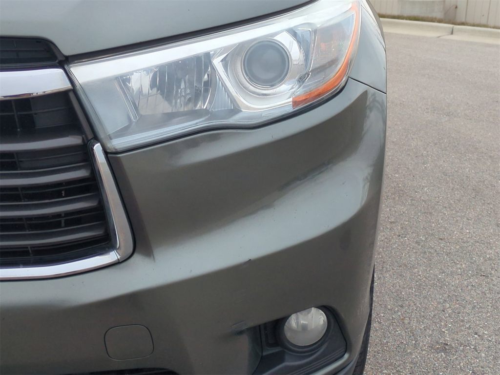 Thumbnail: 2015 Toyota Highlander - 24