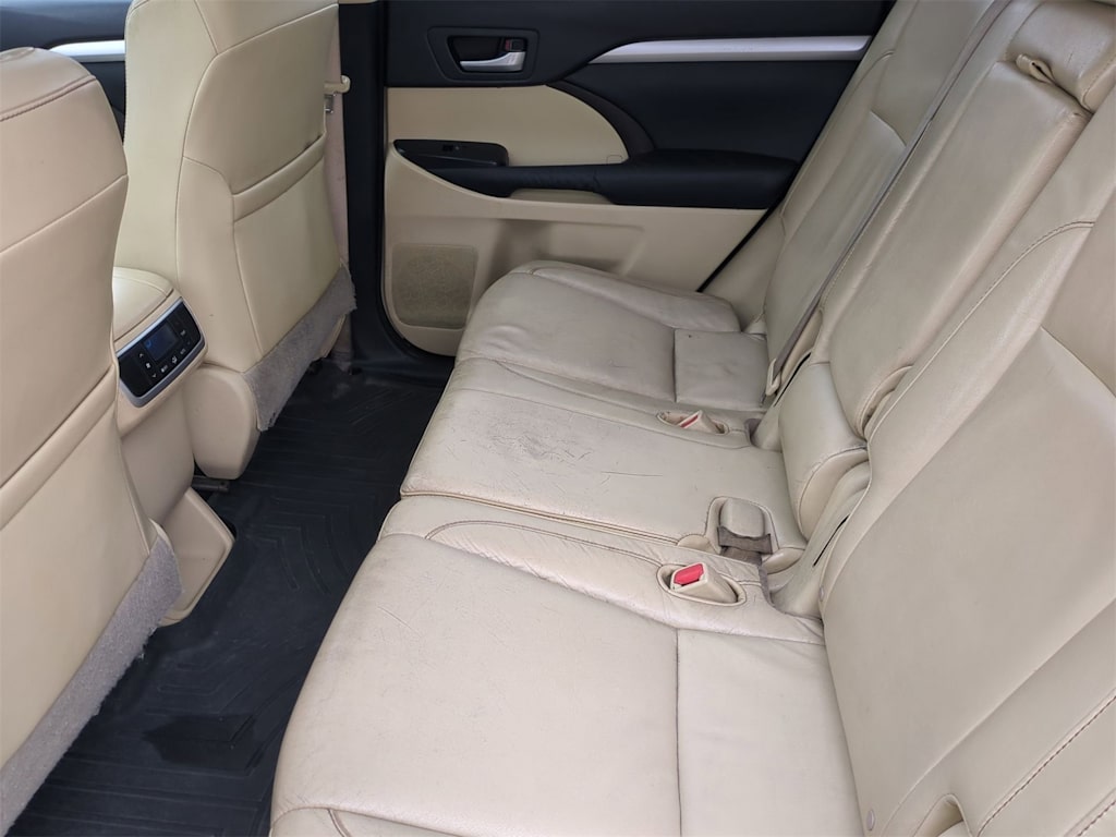 Thumbnail: 2015 Toyota Highlander - 12