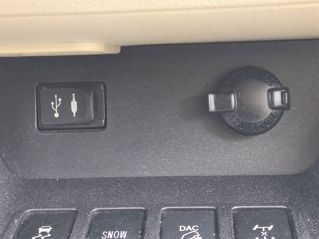 Thumbnail: 2015 Toyota Highlander - 37