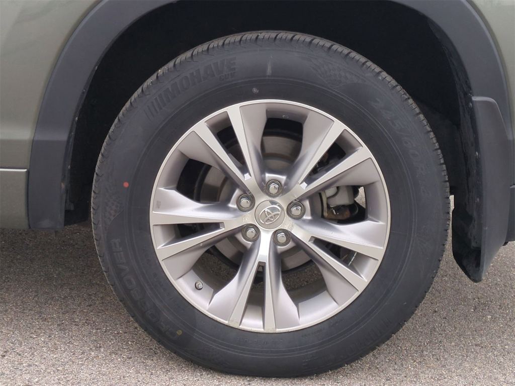 Thumbnail: 2015 Toyota Highlander - 8