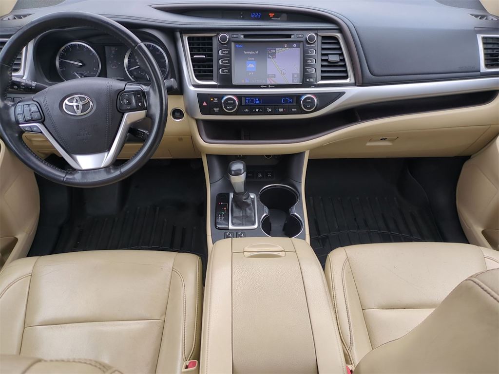 Thumbnail: 2015 Toyota Highlander - 9