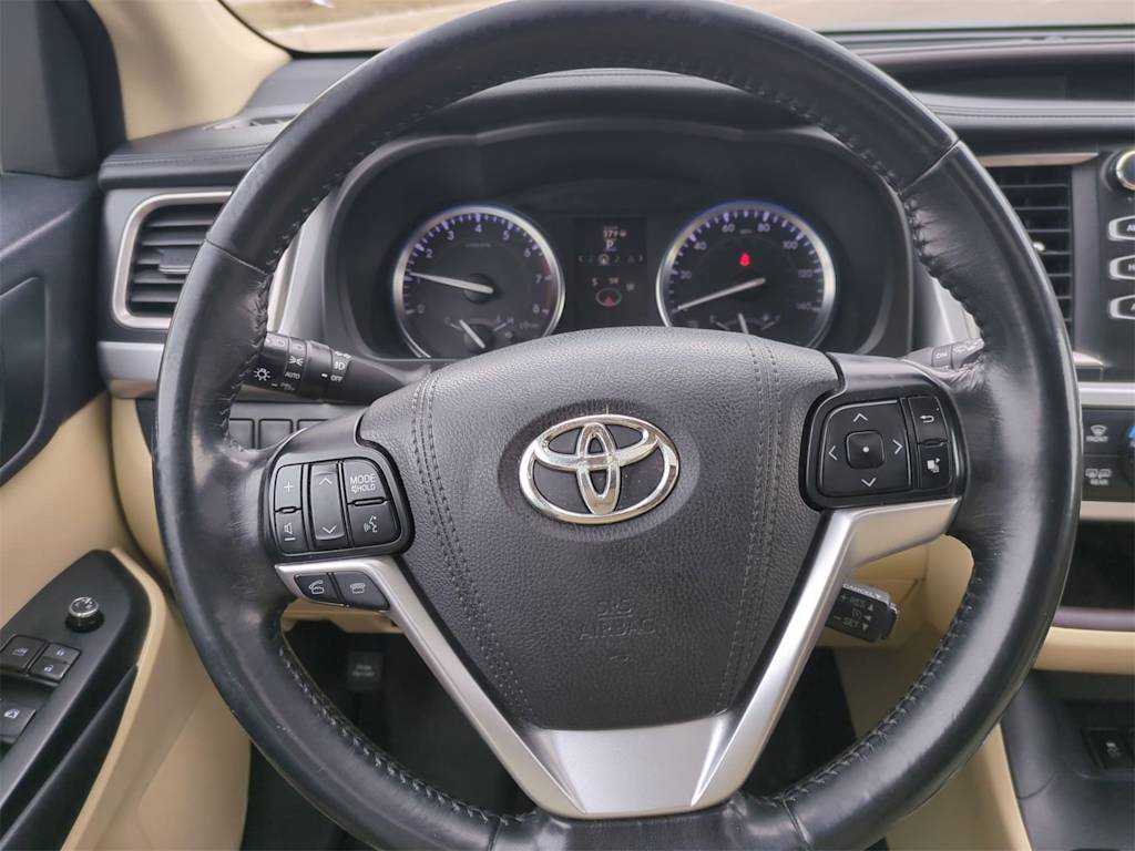 Thumbnail: 2015 Toyota Highlander - 13