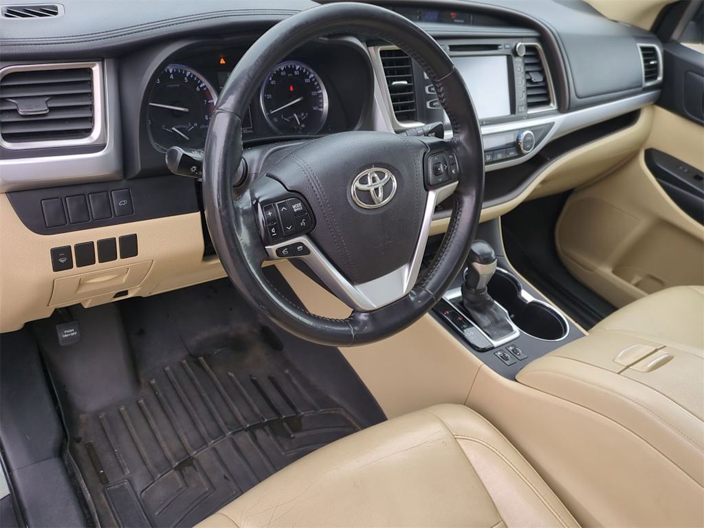 Thumbnail: 2015 Toyota Highlander - 2