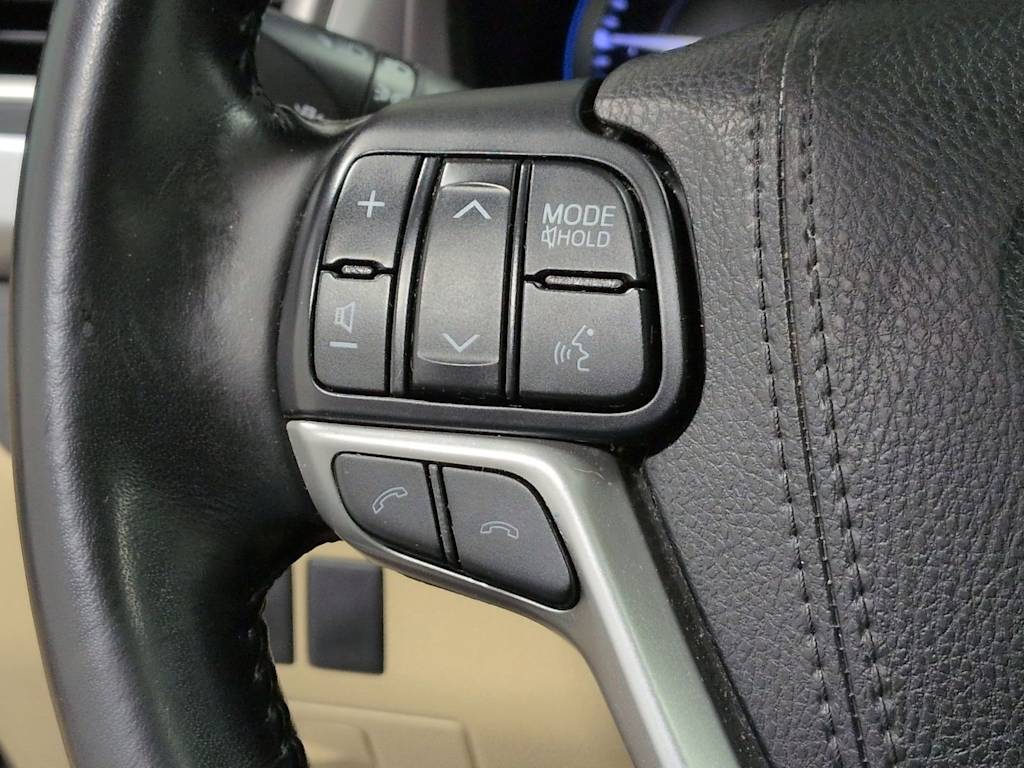 Thumbnail: 2018 Toyota Highlander - 31