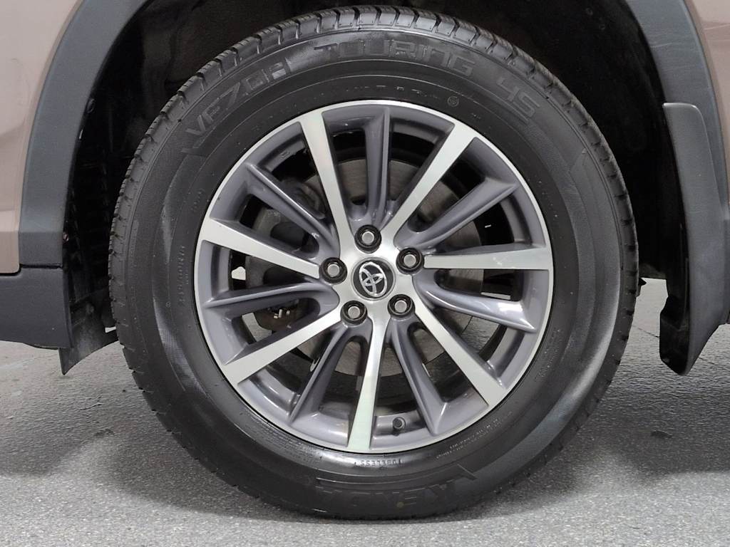 Thumbnail: 2018 Toyota Highlander - 8