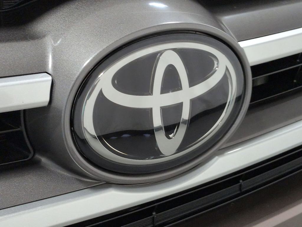 Thumbnail: 2018 Toyota Highlander - 24