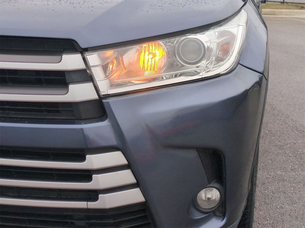 Thumbnail: 2019 Toyota Highlander - 23