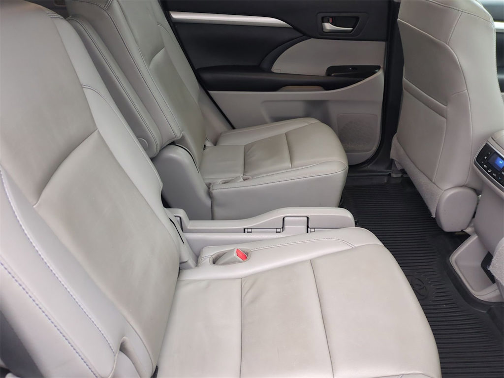 Thumbnail: 2019 Toyota Highlander - 28