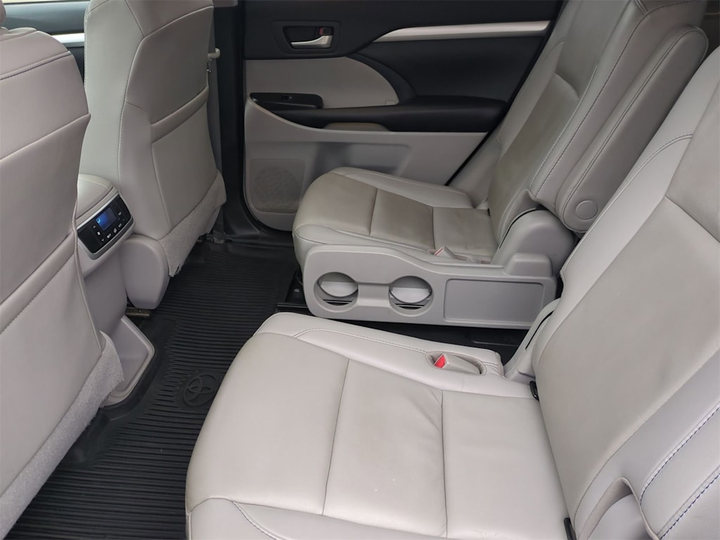 Thumbnail: 2019 Toyota Highlander - 12
