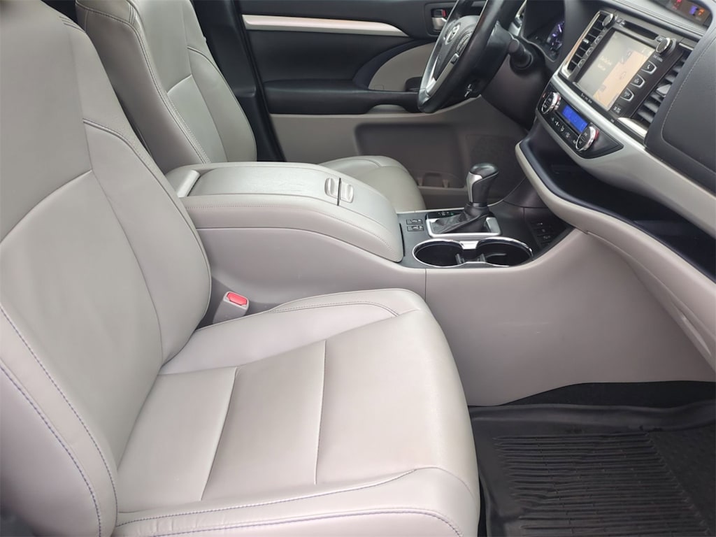 Thumbnail: 2019 Toyota Highlander - 11