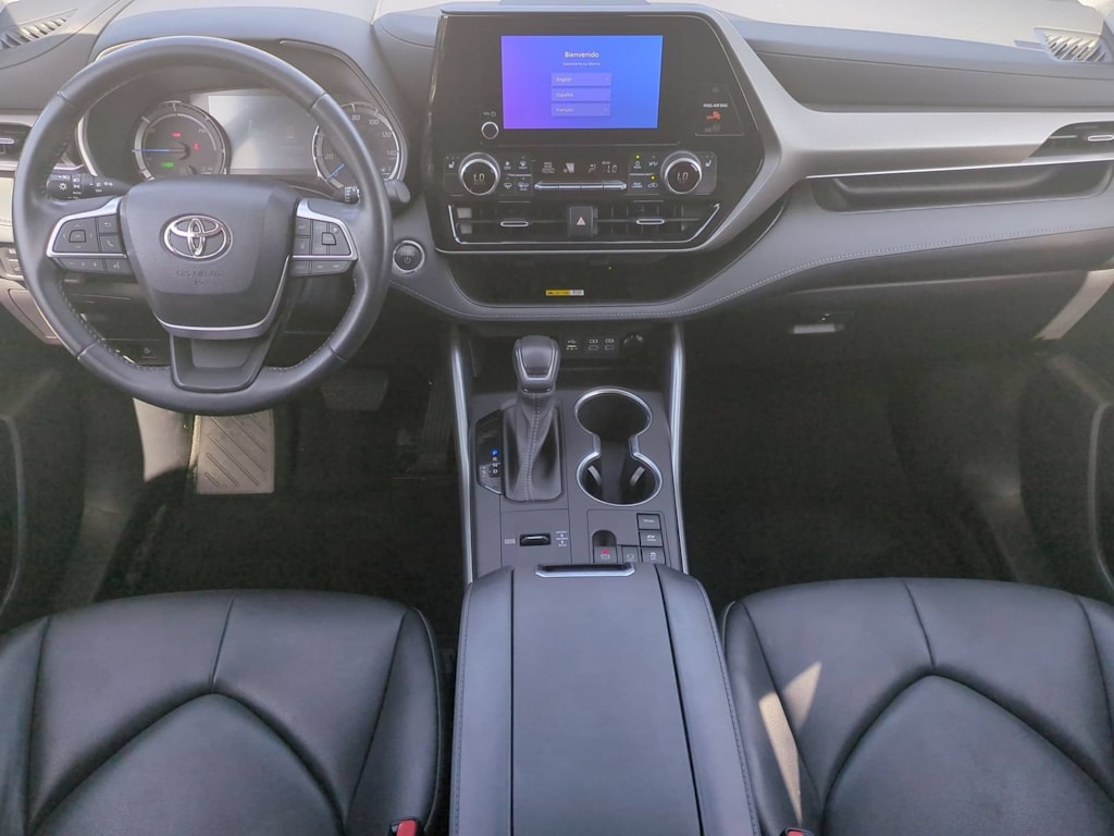 Thumbnail: 2023 Toyota Highlander - 9