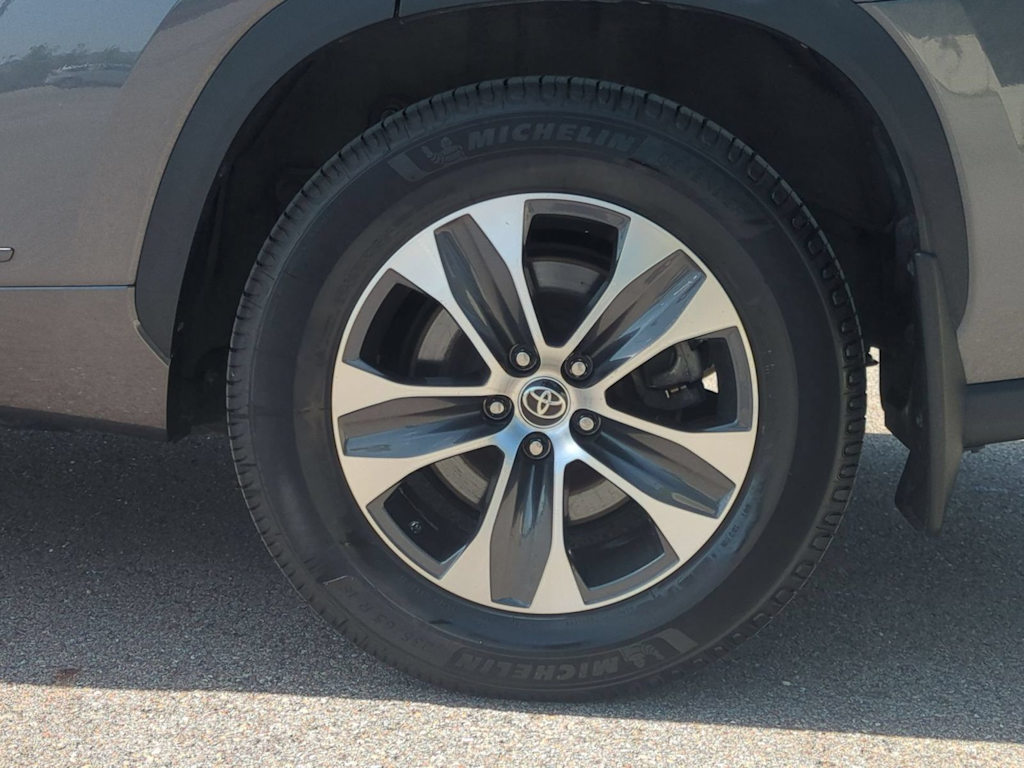 Thumbnail: 2023 Toyota Highlander - 8