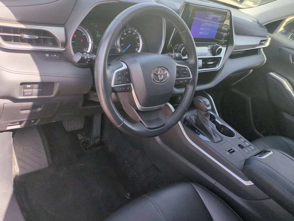 Thumbnail: 2023 Toyota Highlander - 2