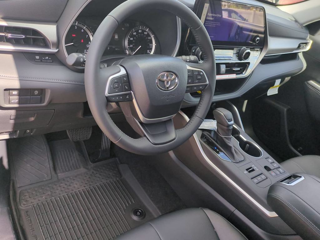 Thumbnail: 2026 Toyota Highlander - 2