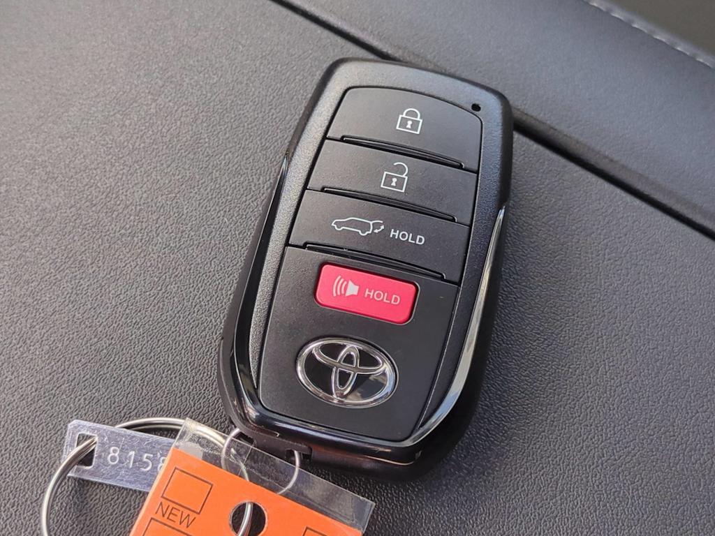 Thumbnail: 2026 Toyota Highlander - 17