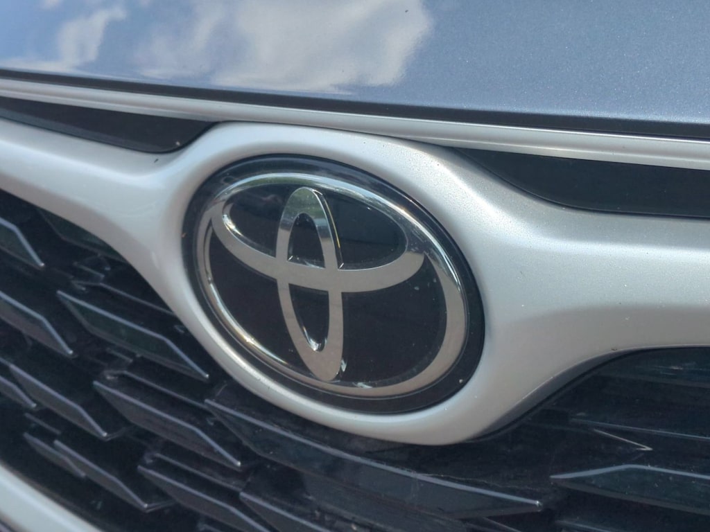 Thumbnail: 2023 Toyota Highlander - 7