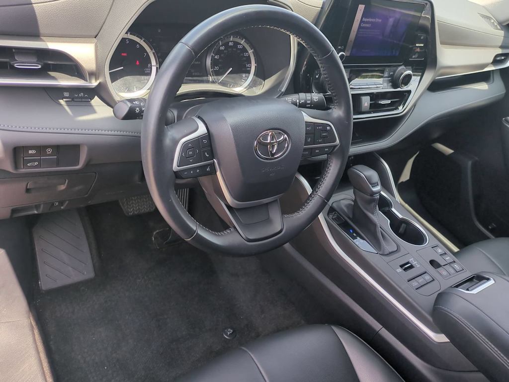 Thumbnail: 2023 Toyota Highlander - 2